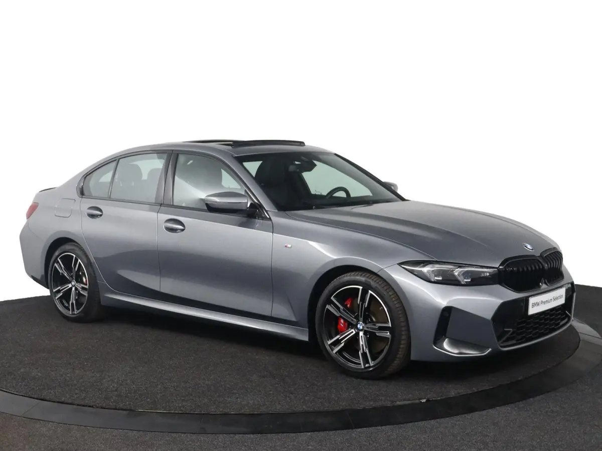 318i | M Sport Pro | Elektrisch Glazen Schuif-/kanteldak | Carbon interieur | HiFi Systeem | Parkeersensoren voor en achter | Adaptive LED Koplampen |