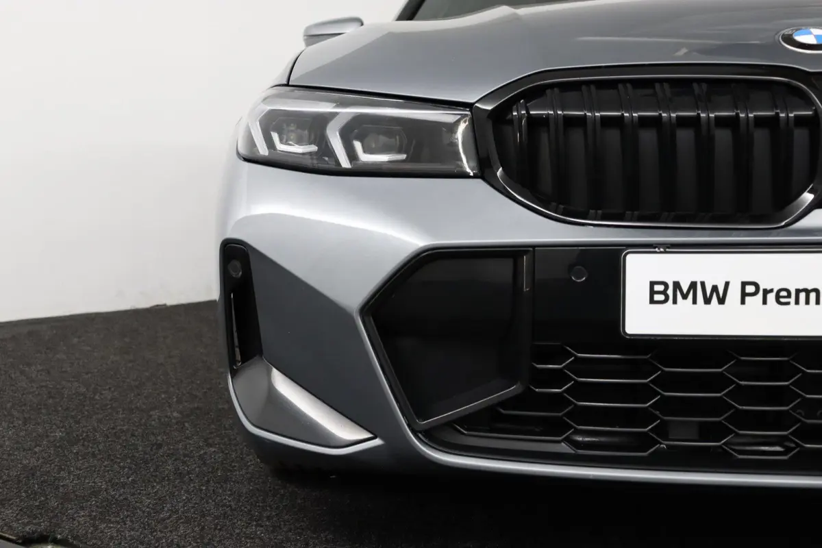 318i | M Sport Pro | Elektrisch Glazen Schuif-/kanteldak | Carbon interieur | HiFi Systeem | Parkeersensoren voor en achter | Adaptive LED Koplampen |