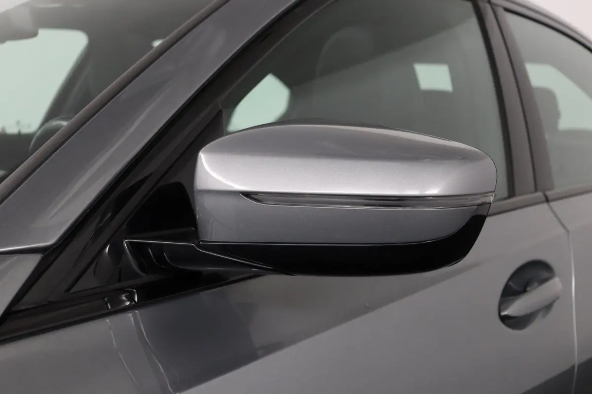 318i | M Sport Pro | Elektrisch Glazen Schuif-/kanteldak | Carbon interieur | HiFi Systeem | Parkeersensoren voor en achter | Adaptive LED Koplampen |