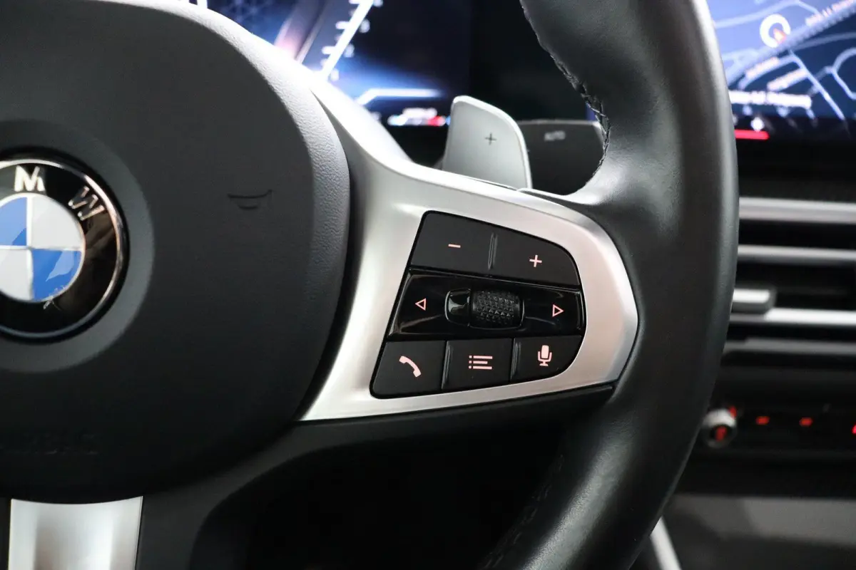 318i | M Sport Pro | Elektrisch Glazen Schuif-/kanteldak | Carbon interieur | HiFi Systeem | Parkeersensoren voor en achter | Adaptive LED Koplampen |