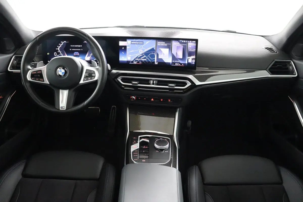 318i | M Sport Pro | Elektrisch Glazen Schuif-/kanteldak | Carbon interieur | HiFi Systeem | Parkeersensoren voor en achter | Adaptive LED Koplampen |