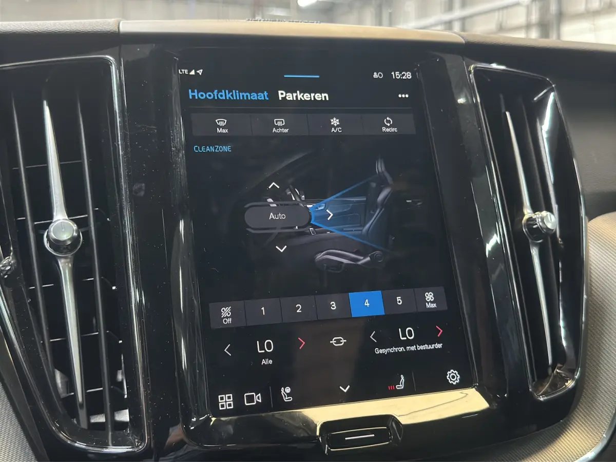 2.0 T6 Plug-in hybrid AWD Plus Black Edition