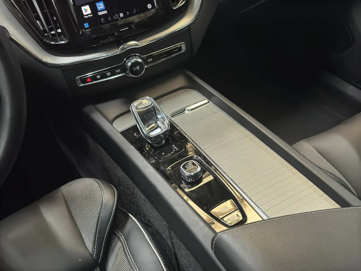 2.0 T6 Plug-in hybrid AWD Plus Black Edition