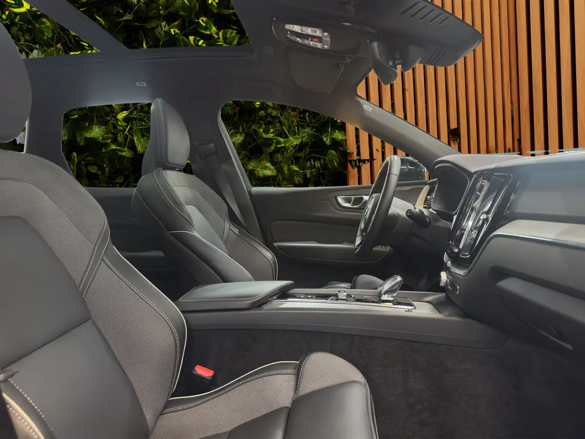 2.0 T6 Plug-in hybrid AWD Plus Black Edition