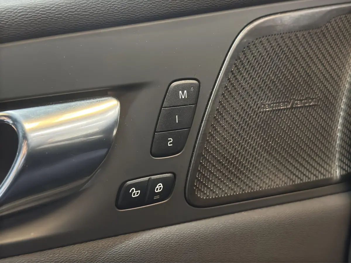 2.0 T6 Plug-in hybrid AWD Plus Black Edition