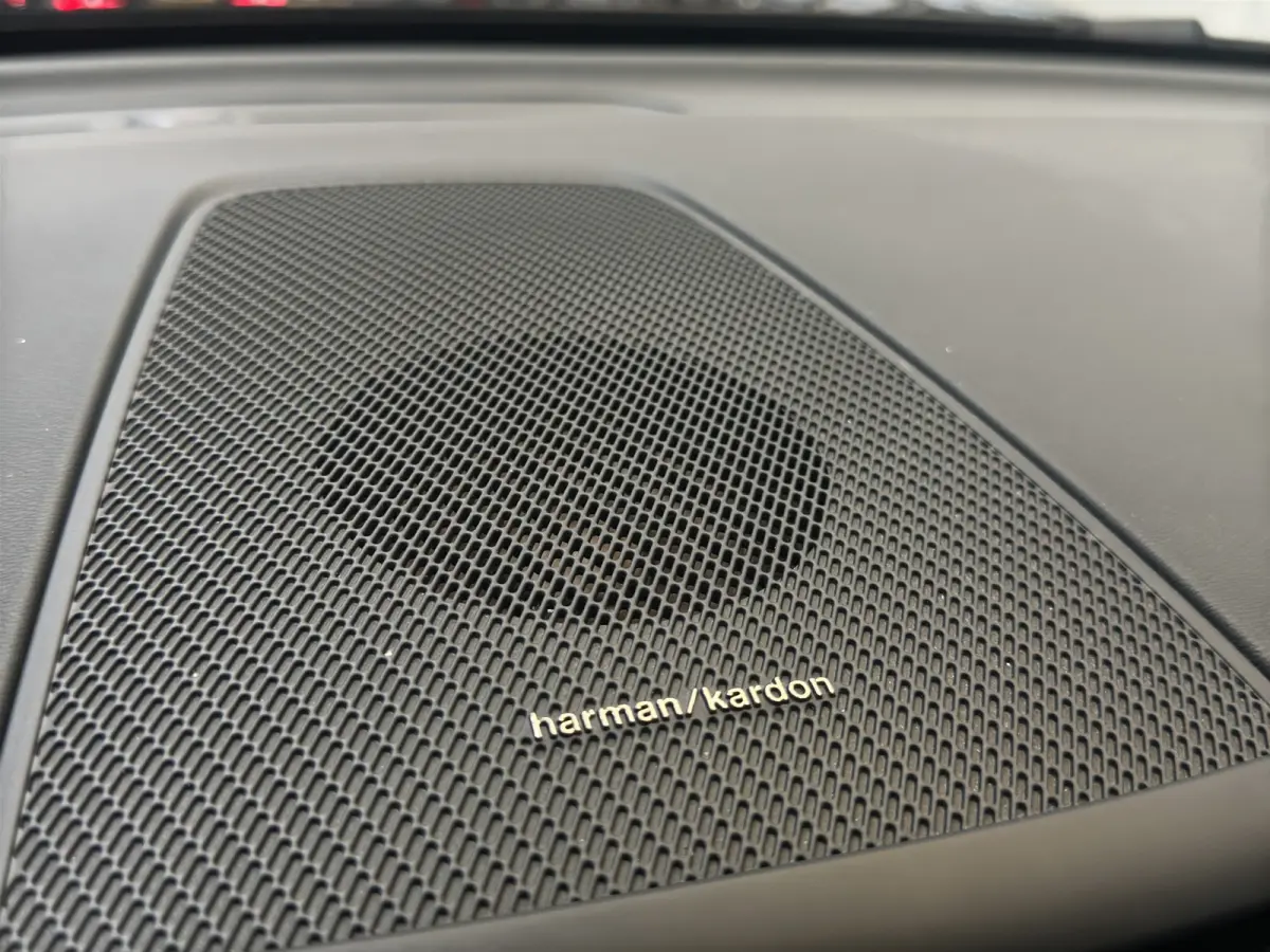 2.0 T6 Plug-in hybrid AWD Plus Black Edition