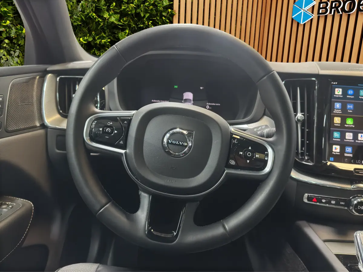 2.0 T6 Plug-in hybrid AWD Plus Black Edition