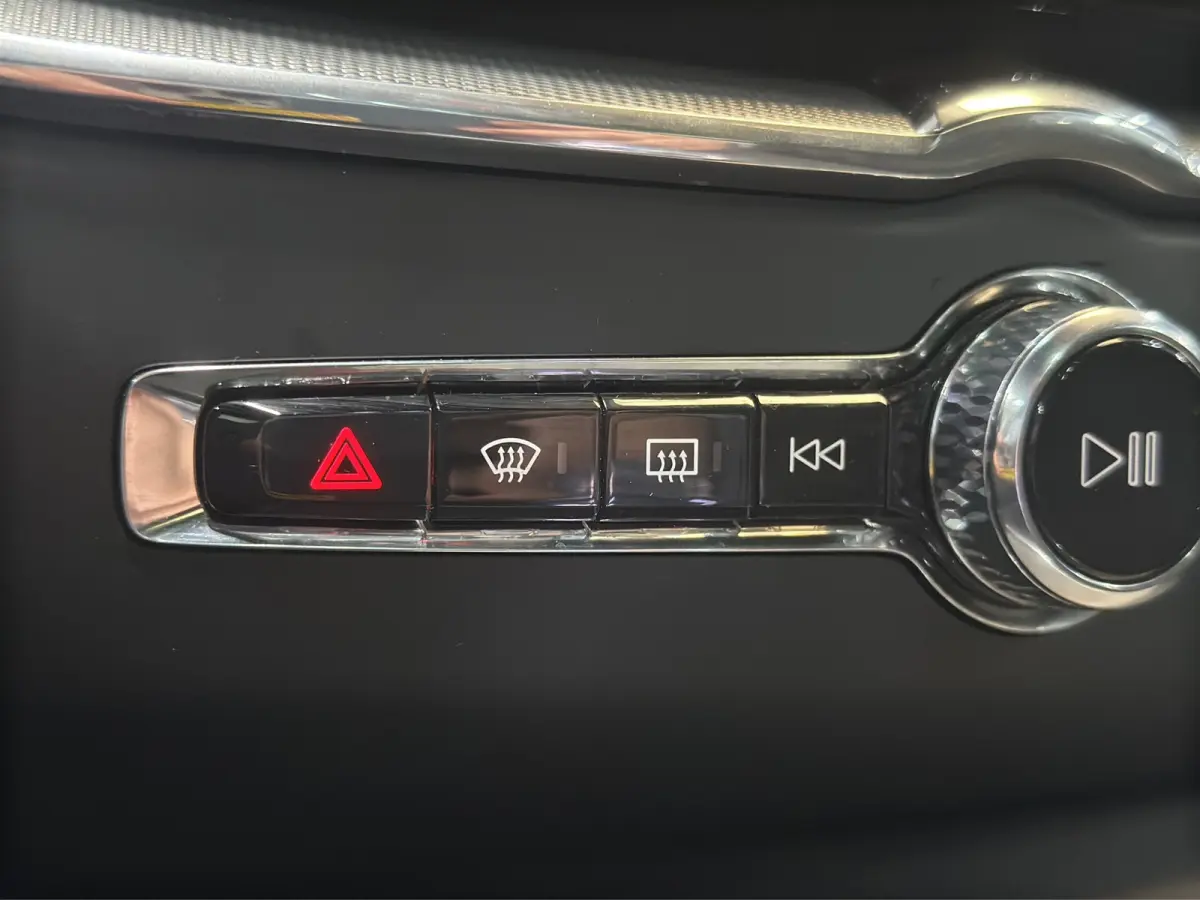 2.0 T6 Plug-in hybrid AWD Plus Black Edition
