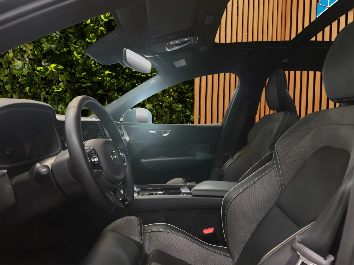 2.0 T6 Plug-in hybrid AWD Plus Black Edition