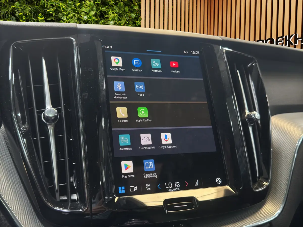 2.0 T6 Plug-in hybrid AWD Plus Black Edition