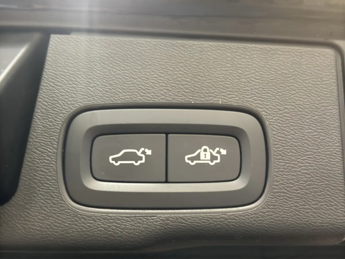 2.0 T6 Plug-in hybrid AWD Plus Black Edition