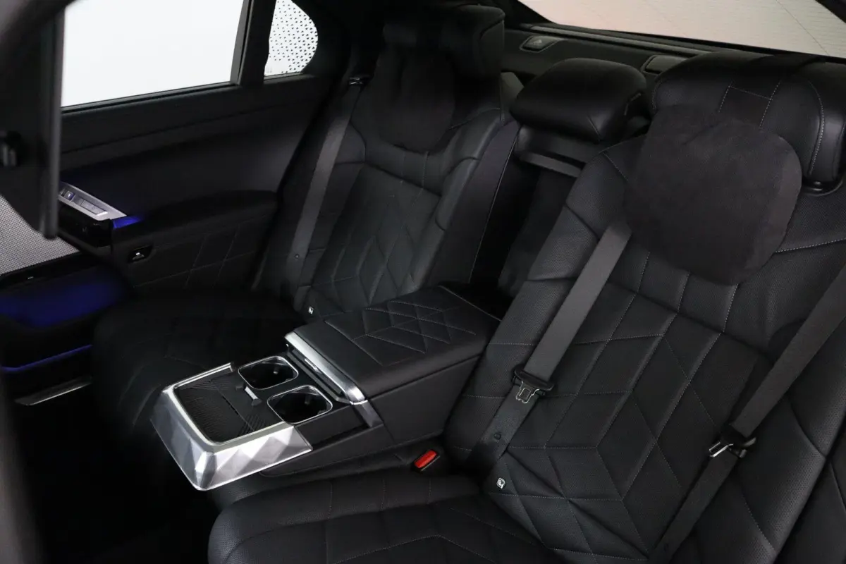 750e xDrive | M Sport | Individual Volleder | Connoisseur & Executive Pack | Executive Lounge | Sky Lounge | Rear-Seat Entertainment Experience | Stoelverwarming & Massage voor/achter | Stoe
