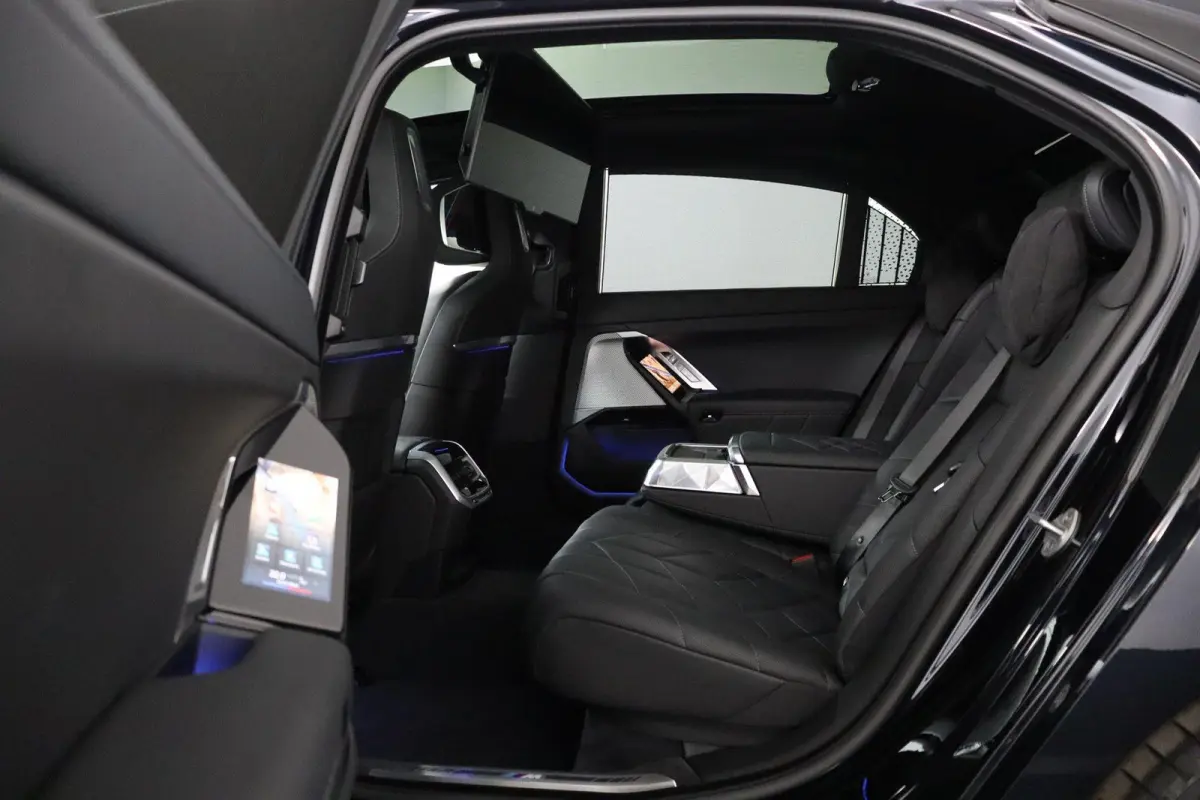 750e xDrive | M Sport | Individual Volleder | Connoisseur & Executive Pack | Executive Lounge | Sky Lounge | Rear-Seat Entertainment Experience | Stoelverwarming & Massage voor/achter | Stoe