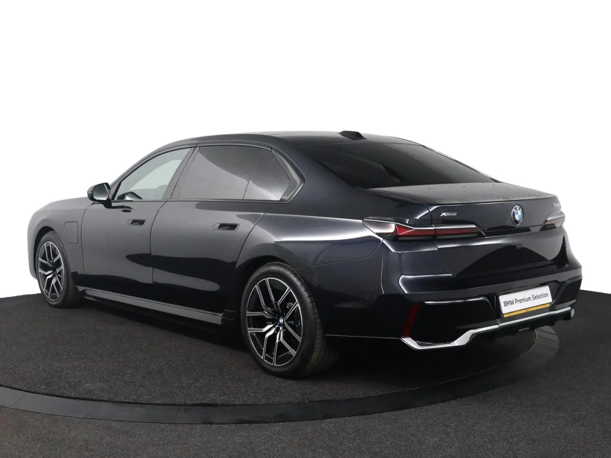 750e xDrive | M Sport | Individual Volleder | Connoisseur & Executive Pack | Executive Lounge | Sky Lounge | Rear-Seat Entertainment Experience | Stoelverwarming & Massage voor/achter | Stoe