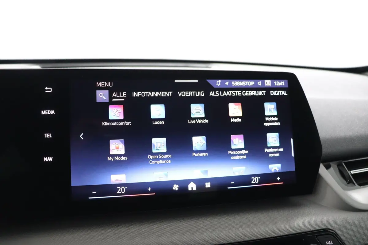 eDrive20 67 kWh | Camera | Parkeersensoren voor en achter | Navigatiesysteem |