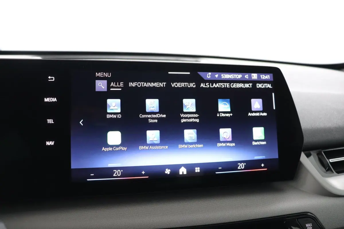 eDrive20 67 kWh | Camera | Parkeersensoren voor en achter | Navigatiesysteem |