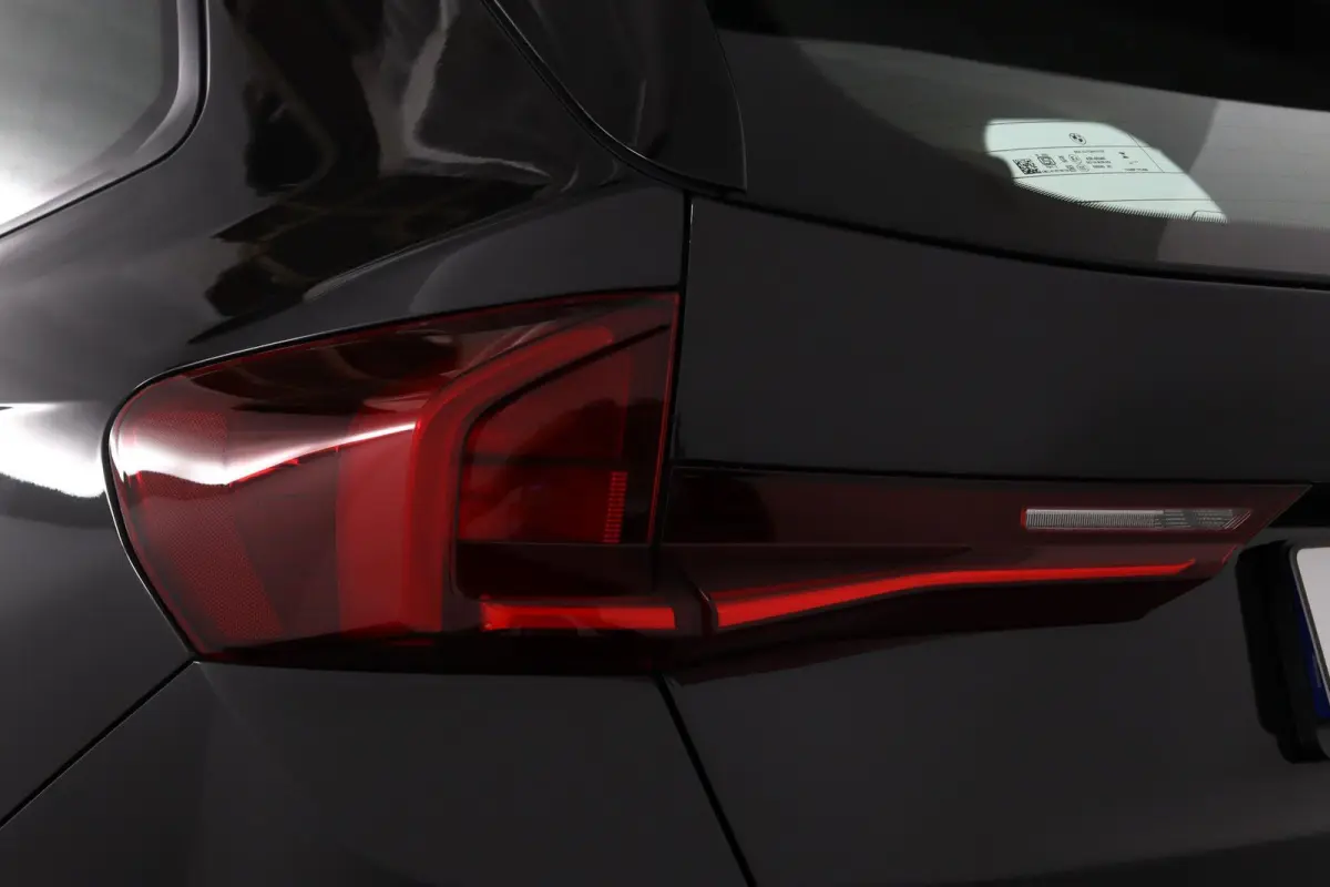 eDrive20 67 kWh | Camera | Parkeersensoren voor en achter | Navigatiesysteem |