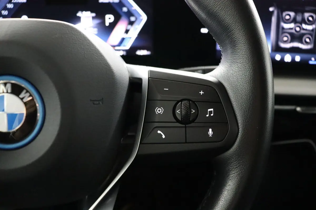 eDrive20 67 kWh | Camera | Parkeersensoren voor en achter | Navigatiesysteem |