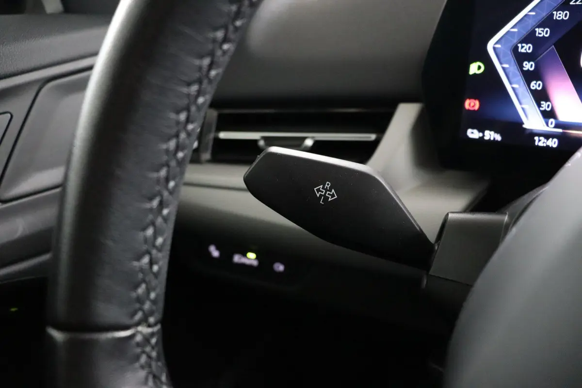 eDrive20 67 kWh | Camera | Parkeersensoren voor en achter | Navigatiesysteem |