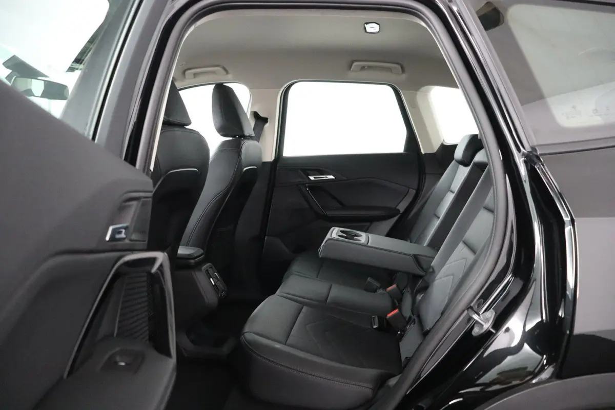 eDrive20 67 kWh | Camera | Parkeersensoren voor en achter | Navigatiesysteem |