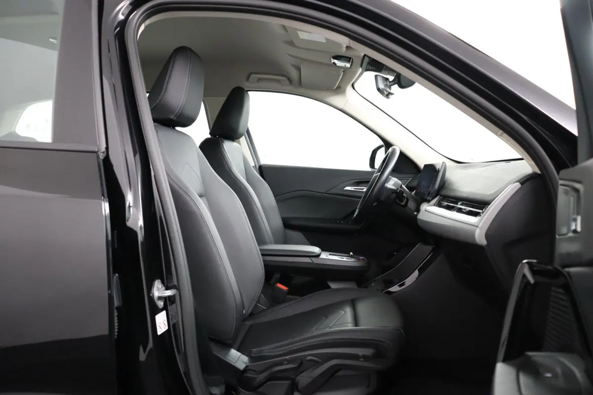 eDrive20 67 kWh | Camera | Parkeersensoren voor en achter | Navigatiesysteem |