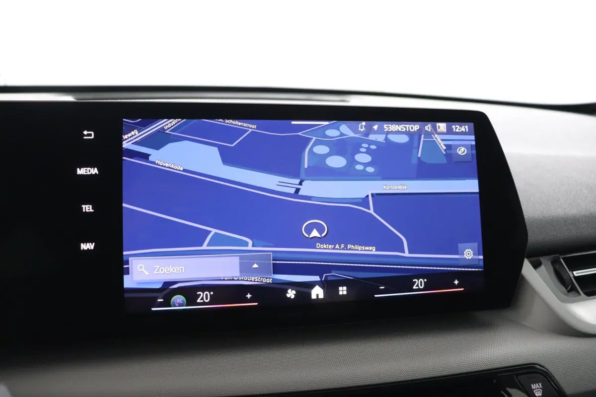 eDrive20 67 kWh | Camera | Parkeersensoren voor en achter | Navigatiesysteem |