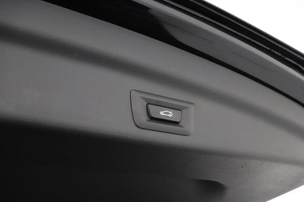 eDrive20 67 kWh | Camera | Parkeersensoren voor en achter | Navigatiesysteem |