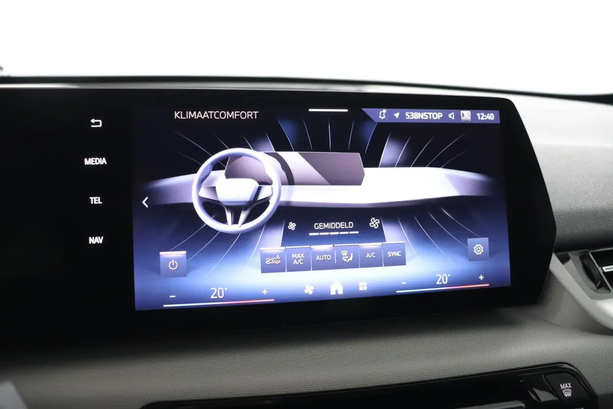 eDrive20 67 kWh | Camera | Parkeersensoren voor en achter | Navigatiesysteem |