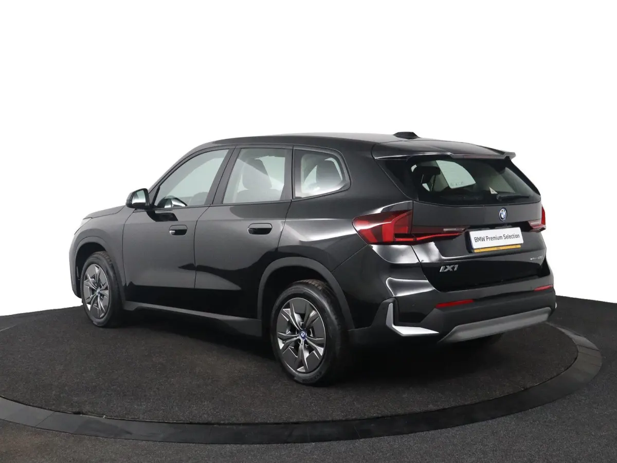 eDrive20 67 kWh | Camera | Parkeersensoren voor en achter | Navigatiesysteem |