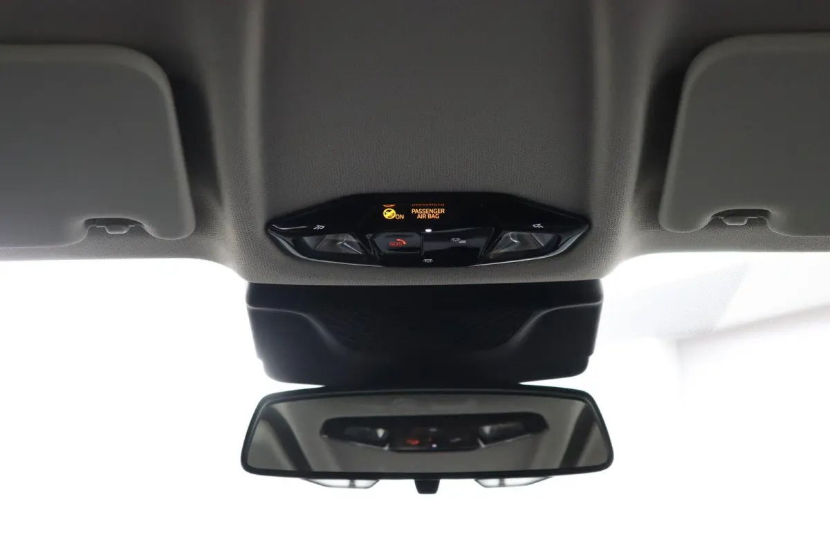 eDrive20 67 kWh | Camera | Parkeersensoren voor en achter | Navigatiesysteem |