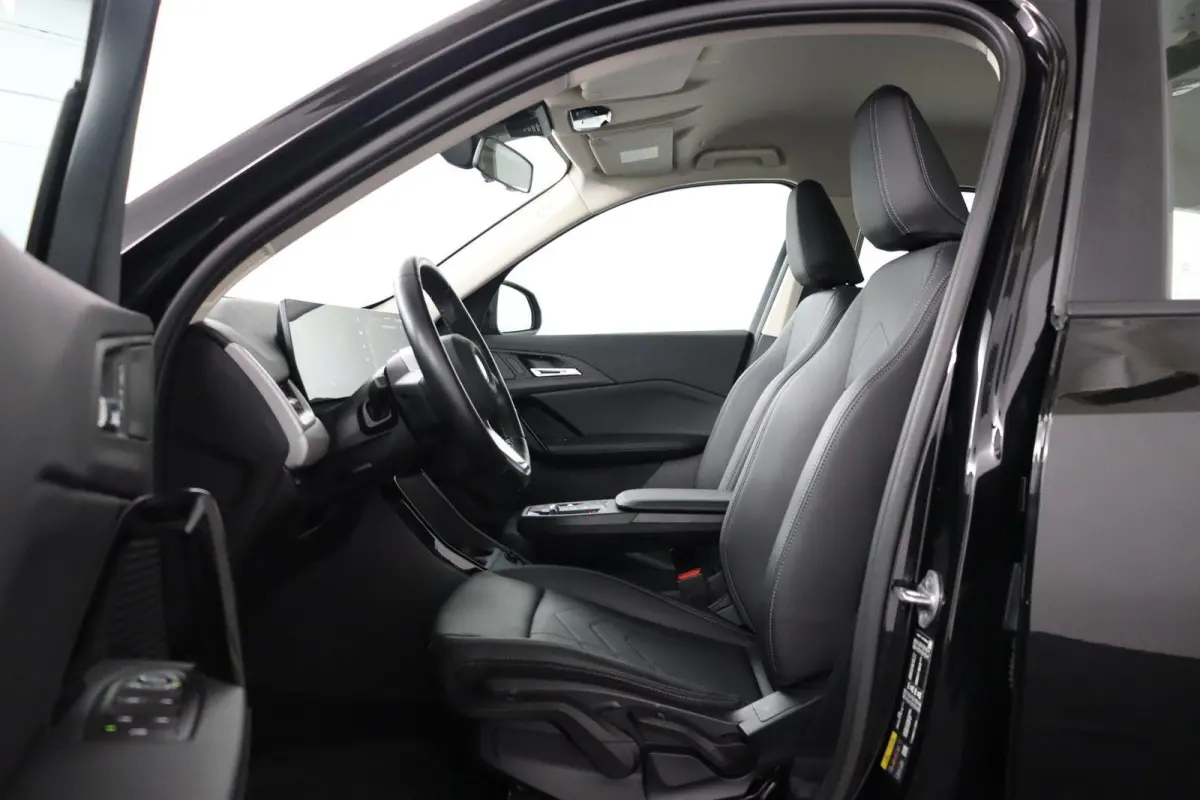 eDrive20 67 kWh | Camera | Parkeersensoren voor en achter | Navigatiesysteem |