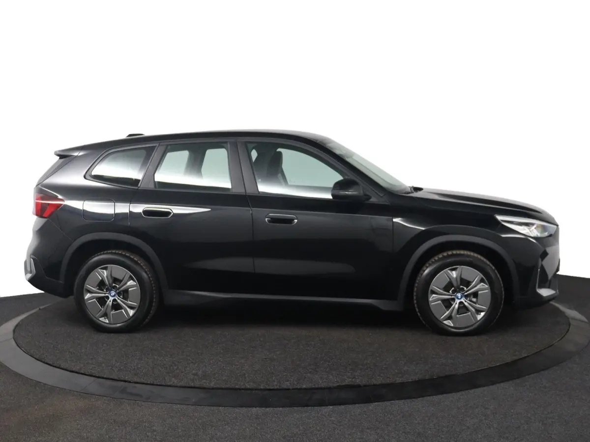eDrive20 67 kWh | Camera | Parkeersensoren voor en achter | Navigatiesysteem |