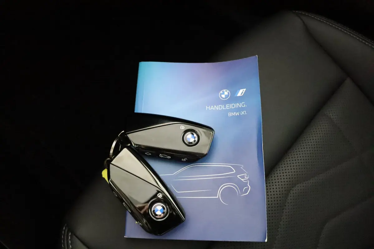eDrive20 67 kWh | Camera | Parkeersensoren voor en achter | Navigatiesysteem |