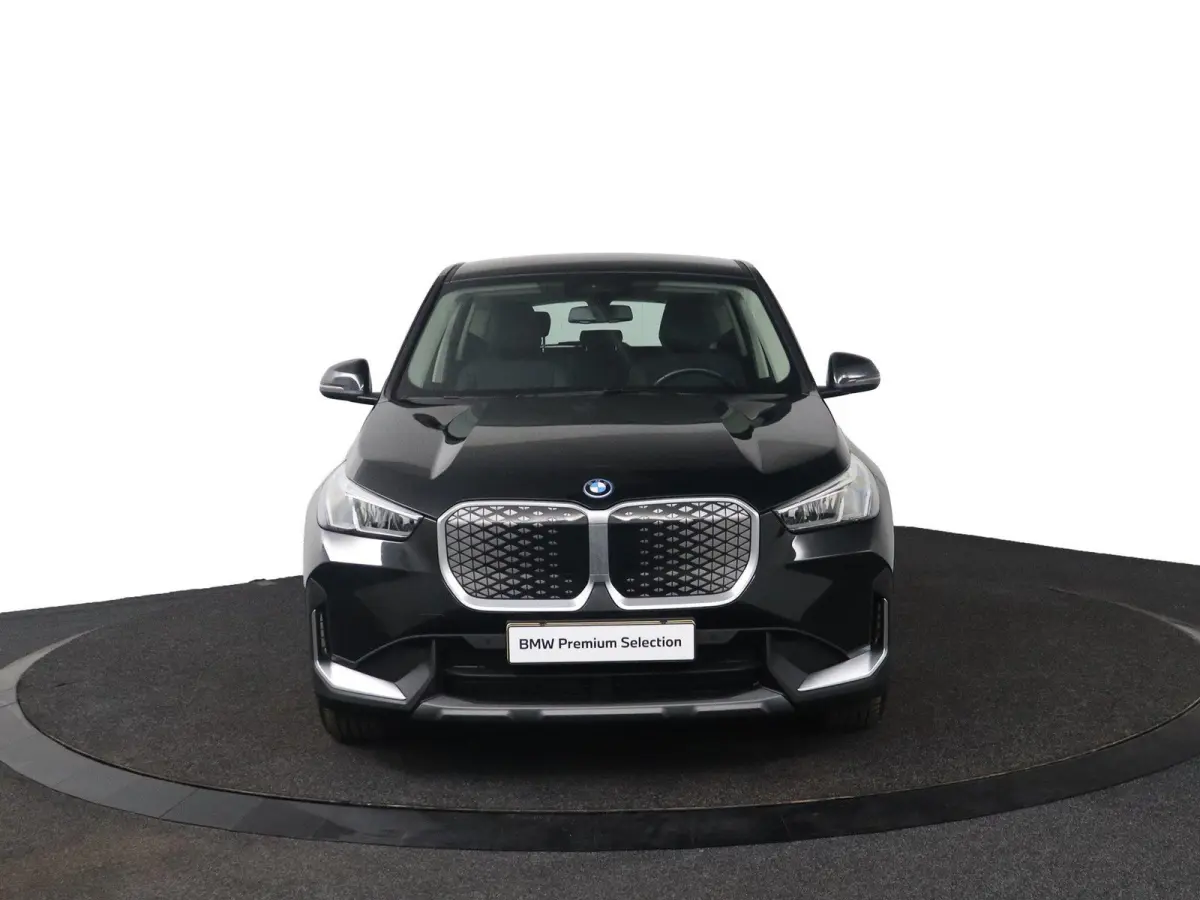eDrive20 67 kWh | Camera | Parkeersensoren voor en achter | Navigatiesysteem |