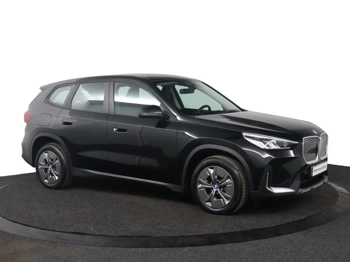 eDrive20 67 kWh | Camera | Parkeersensoren voor en achter | Navigatiesysteem |