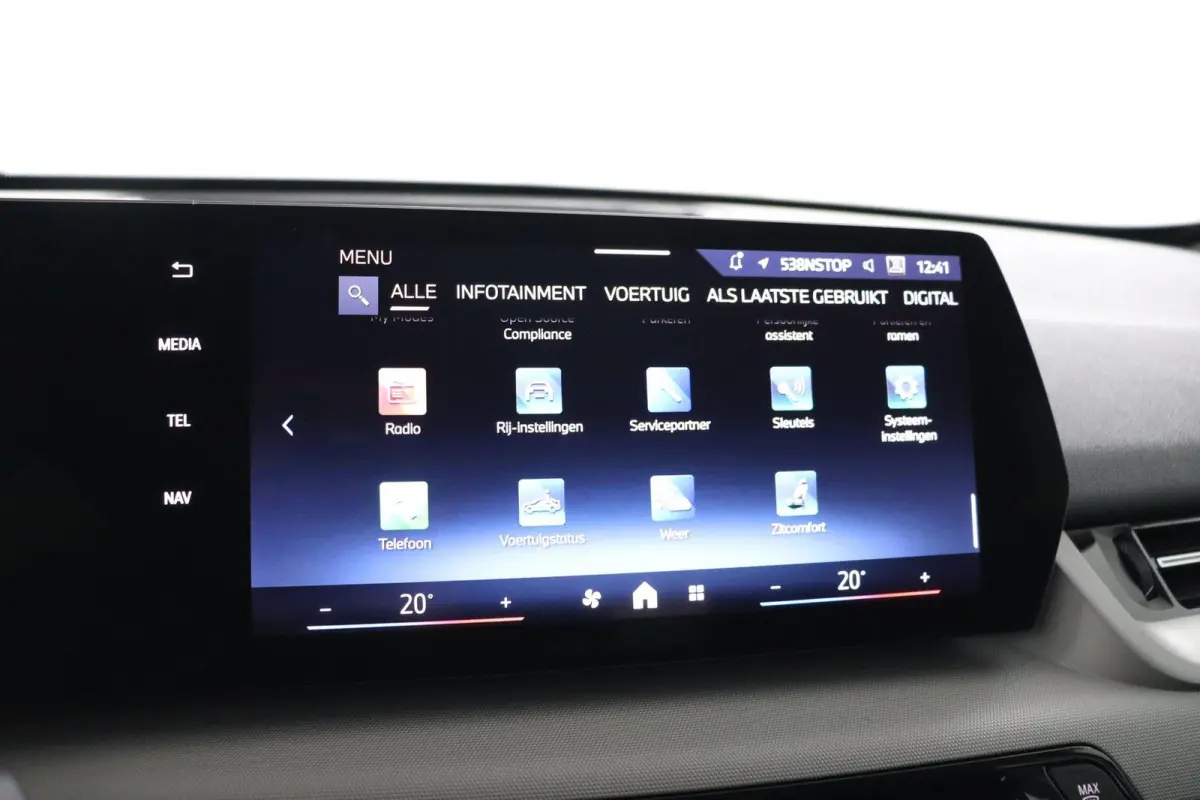 eDrive20 67 kWh | Camera | Parkeersensoren voor en achter | Navigatiesysteem |