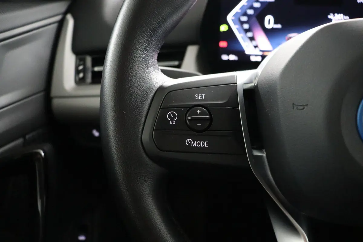 eDrive20 67 kWh | Camera | Parkeersensoren voor en achter | Navigatiesysteem |