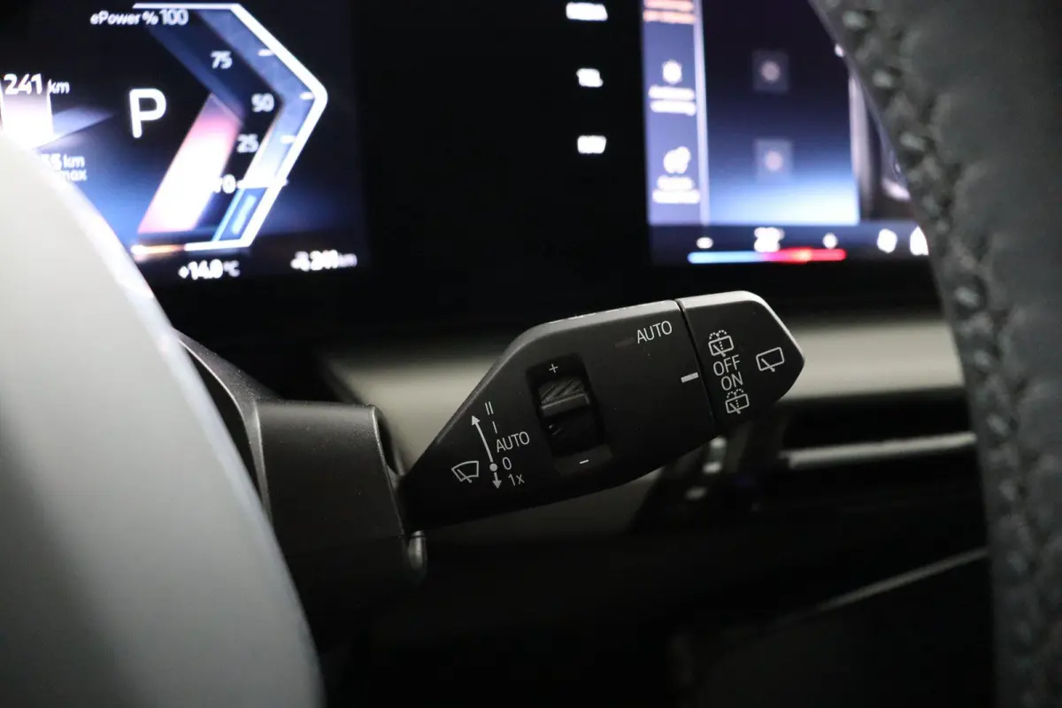 eDrive20 67 kWh | Camera | Parkeersensoren voor en achter | Navigatiesysteem |