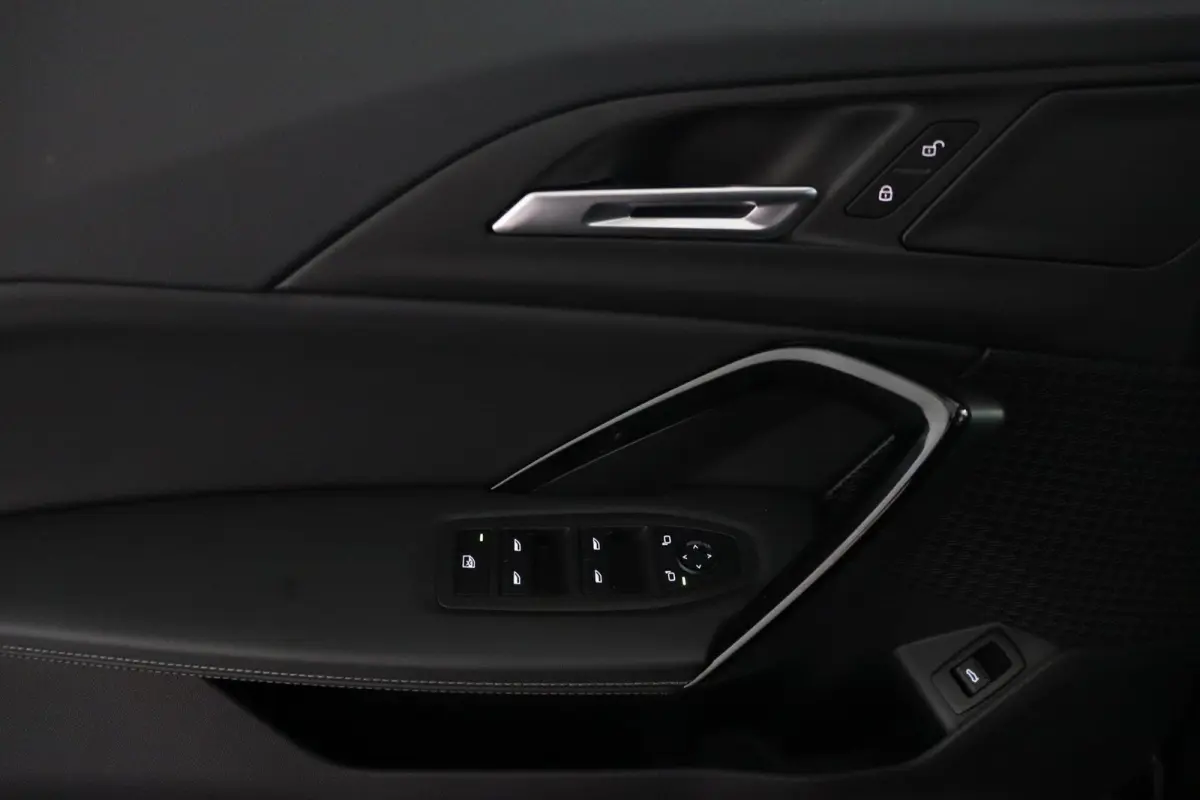 eDrive20 67 kWh | Camera | Parkeersensoren voor en achter | Navigatiesysteem |