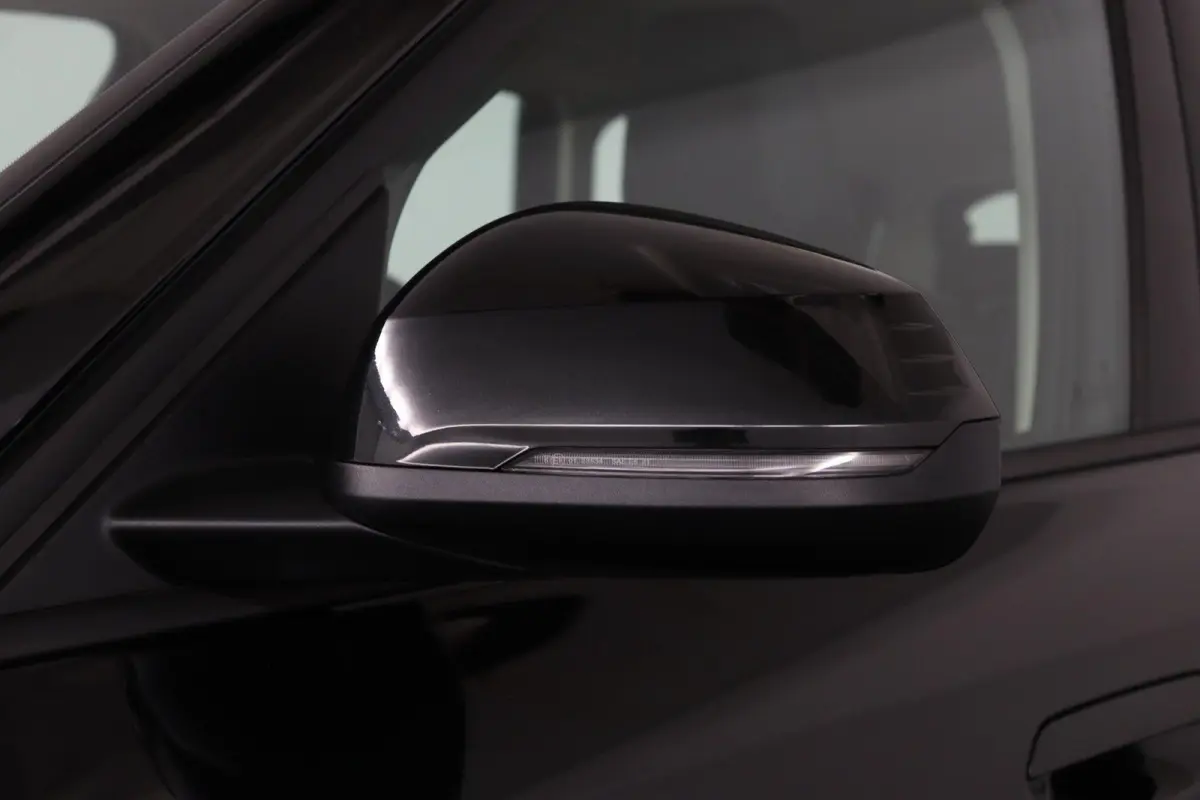 eDrive20 67 kWh | Camera | Parkeersensoren voor en achter | Navigatiesysteem |
