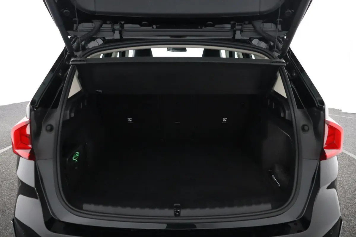 eDrive20 67 kWh | Camera | Parkeersensoren voor en achter | Navigatiesysteem |