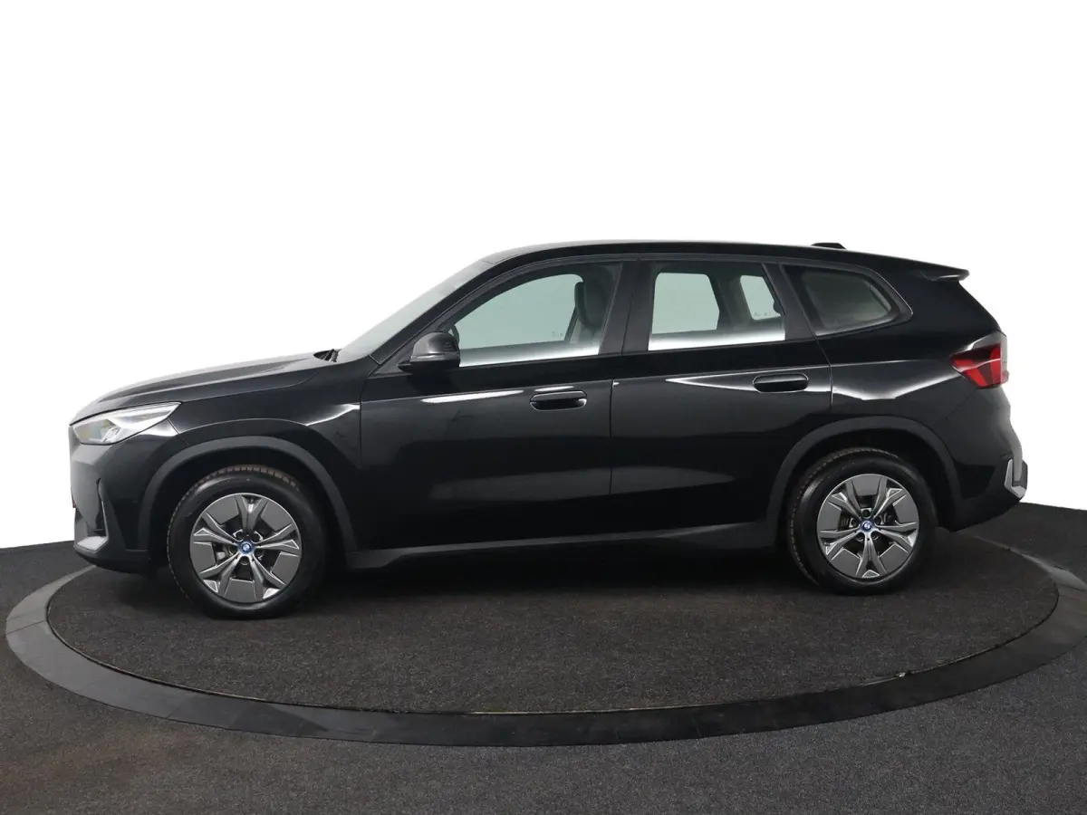 eDrive20 67 kWh | Camera | Parkeersensoren voor en achter | Navigatiesysteem |