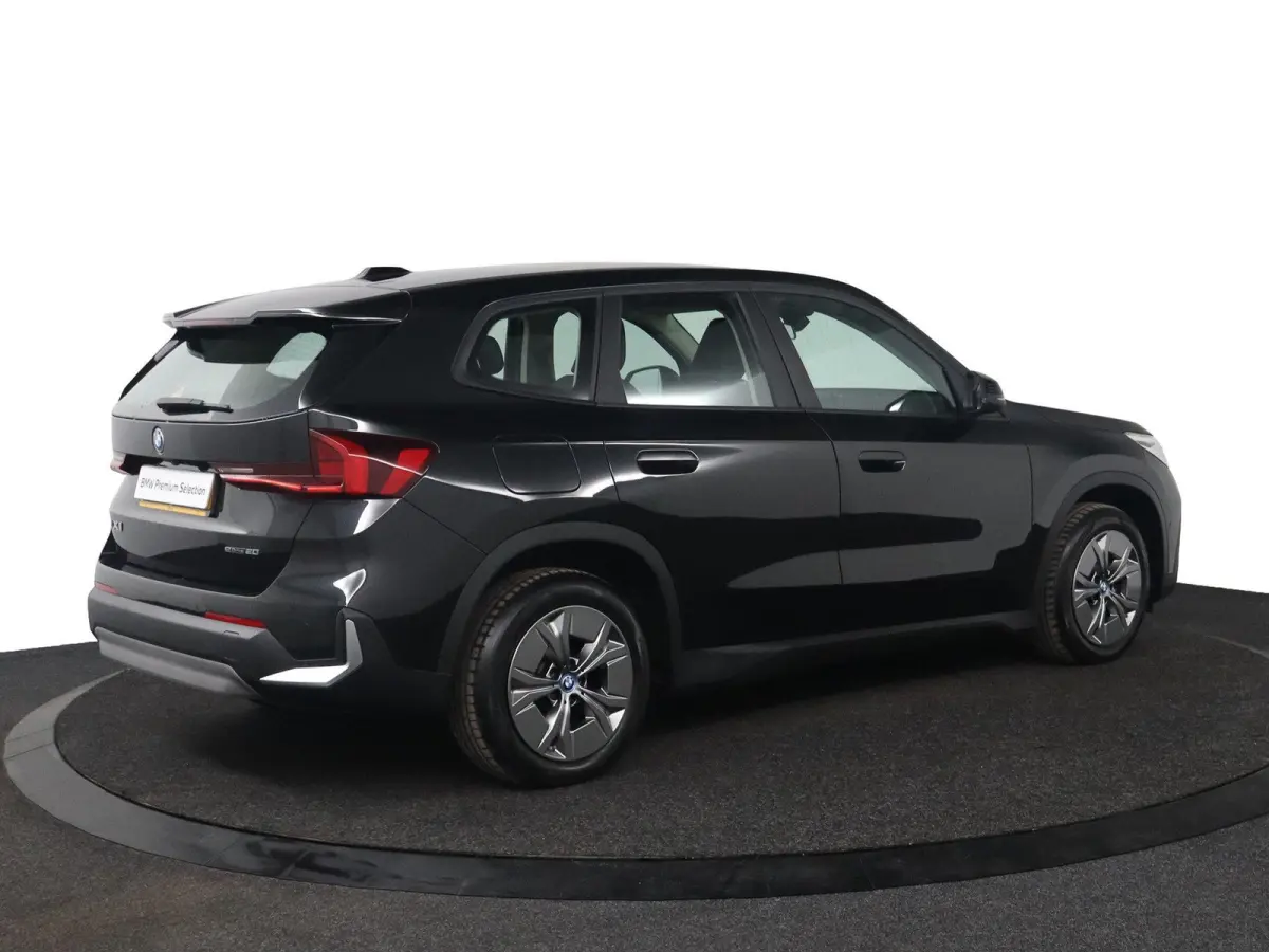 eDrive20 67 kWh | Camera | Parkeersensoren voor en achter | Navigatiesysteem |