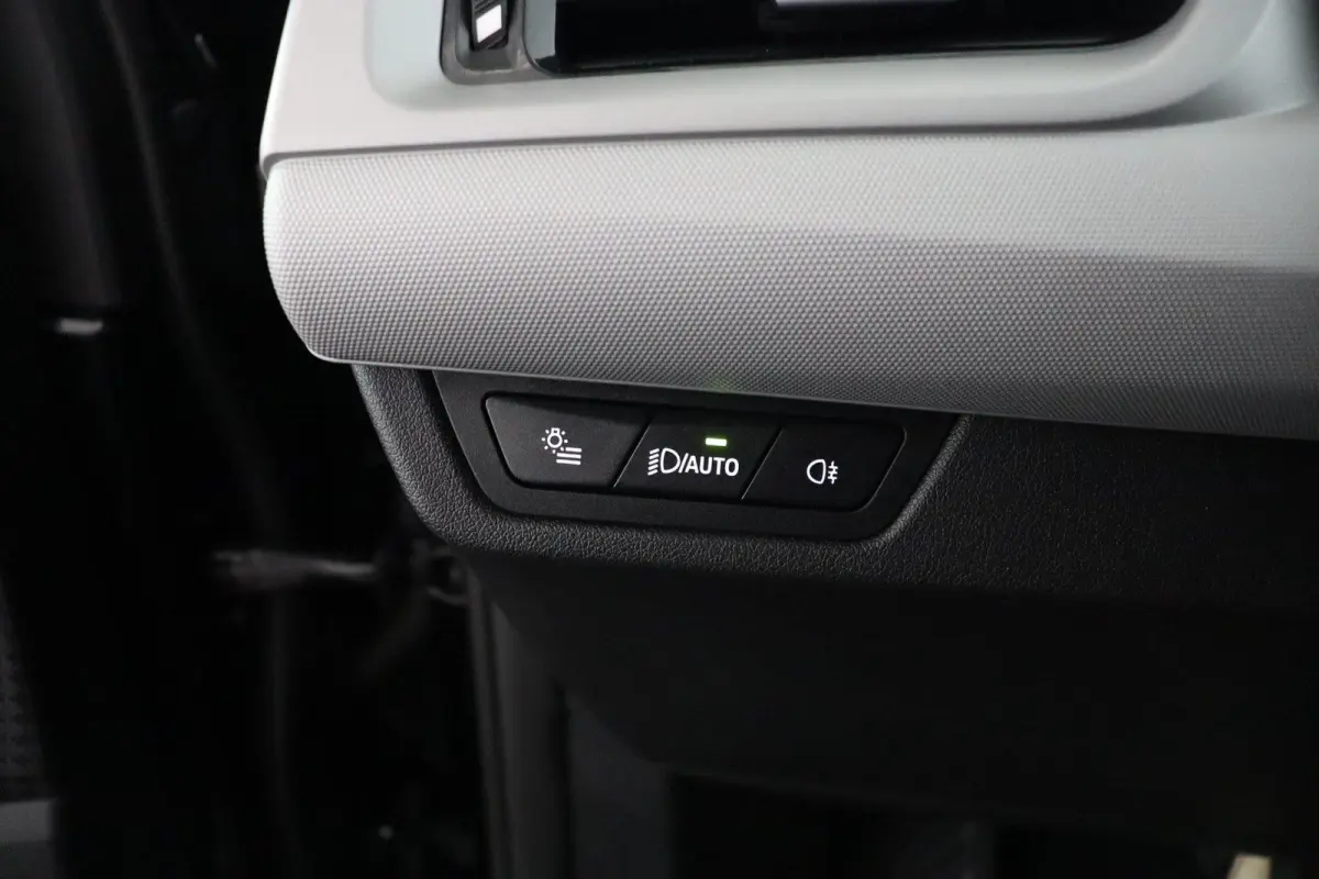 eDrive20 67 kWh | Camera | Parkeersensoren voor en achter | Navigatiesysteem |