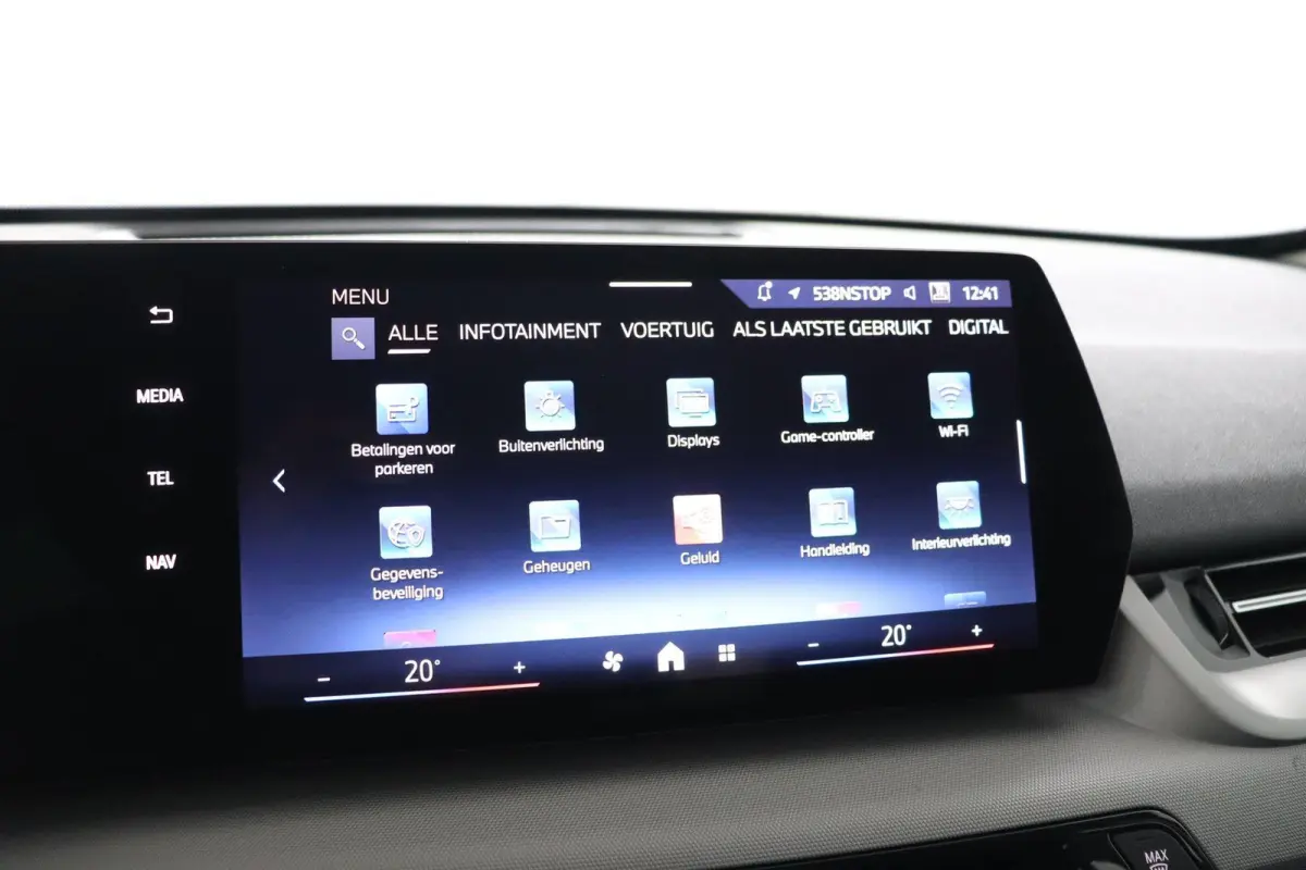 eDrive20 67 kWh | Camera | Parkeersensoren voor en achter | Navigatiesysteem |