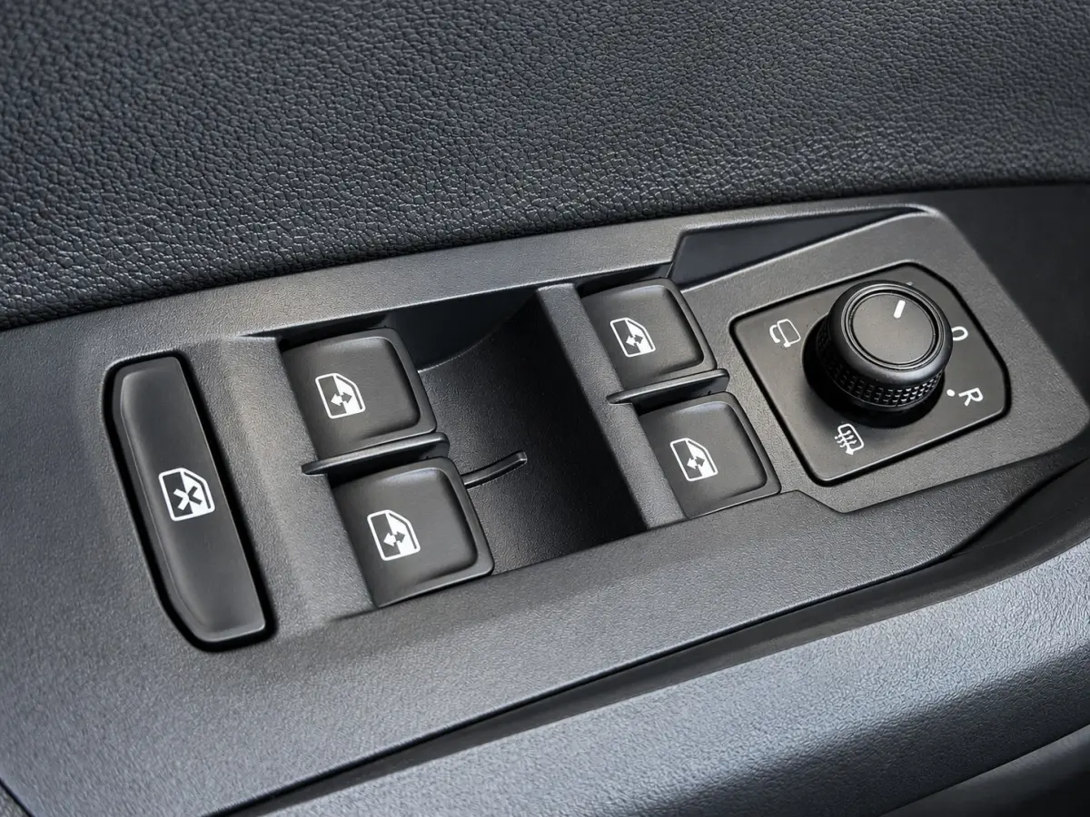 1.0 TSI R-Line Business_Navi_Carplay_Led_Virtual cocpit