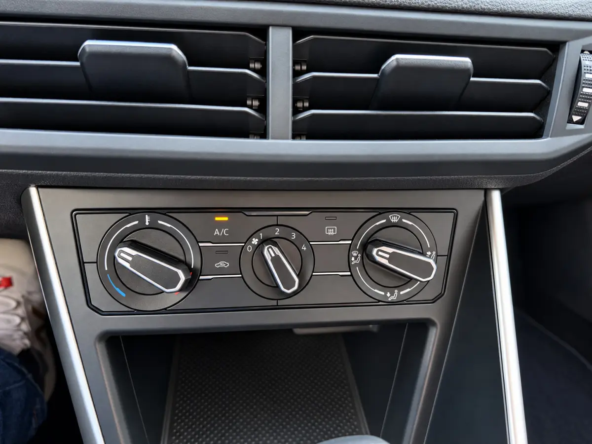 1.0 TSI R-Line Business_Navi_Carplay_Led_Virtual cocpit