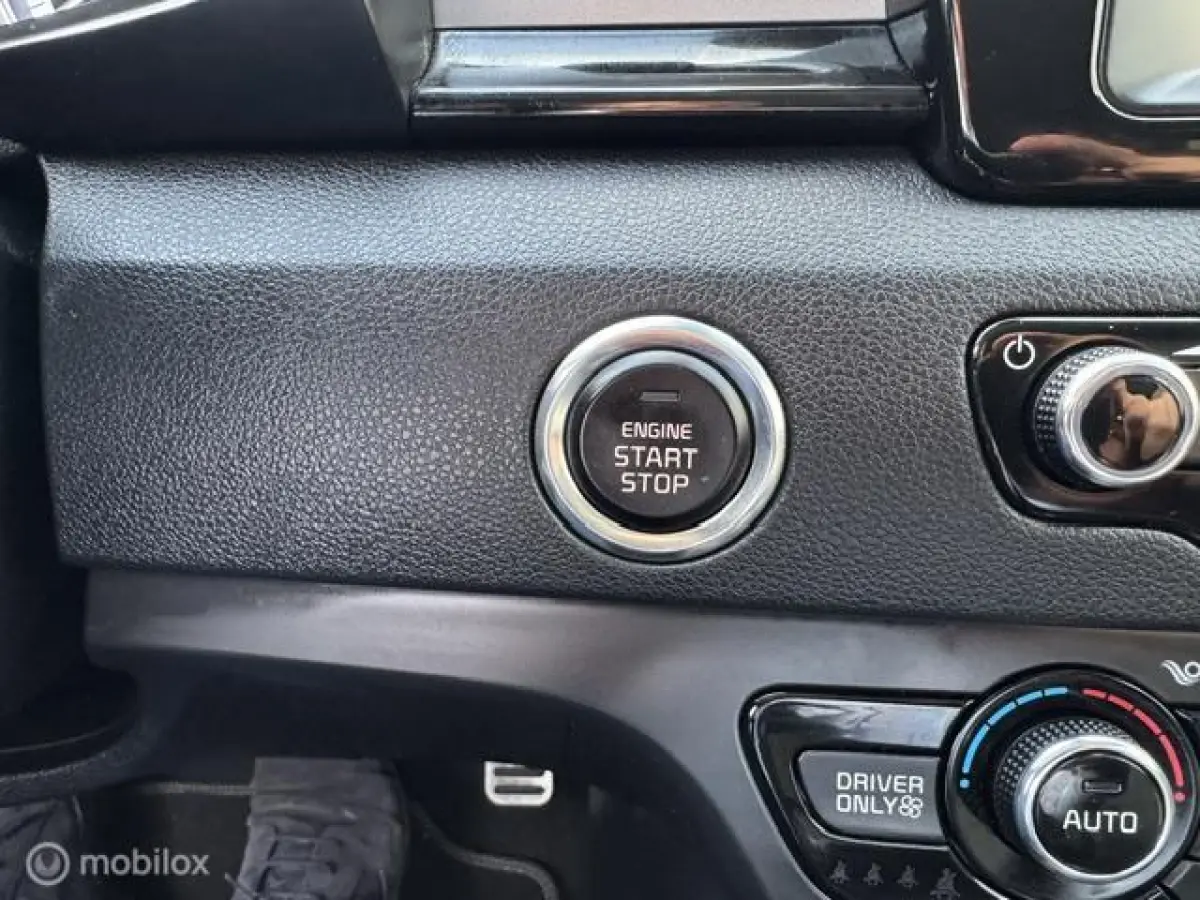1.6 GDi Hybrid ExecutiveLine Stoel verwarming & verkoeling , stuur verwarmd, Parkeerhulp voor & achter , Navigatie , Camera , dodehoek detectie 1e eigenaar , Door ons nieuw geleverd en onder