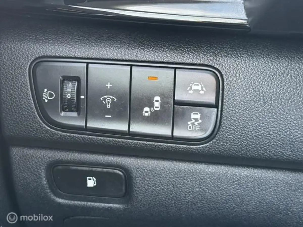 1.6 GDi Hybrid ExecutiveLine Stoel verwarming & verkoeling , stuur verwarmd, Parkeerhulp voor & achter , Navigatie , Camera , dodehoek detectie 1e eigenaar , Door ons nieuw geleverd en onder