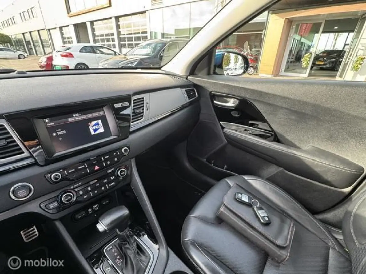 1.6 GDi Hybrid ExecutiveLine Stoel verwarming & verkoeling , stuur verwarmd, Parkeerhulp voor & achter , Navigatie , Camera , dodehoek detectie 1e eigenaar , Door ons nieuw geleverd en onder